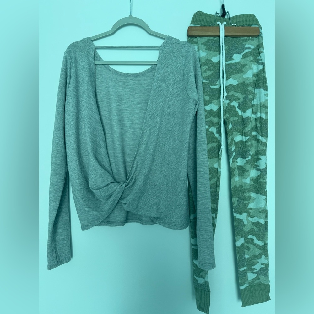 Pink skinny joggers and sweater